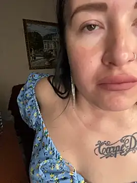 Snapshot of Roxana_Bell chatting on 04/16/26, 09:39 Roxana Bell online show from 04/16/26, 09:39