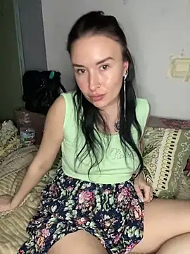 Snapshot of Roxana_Bell chatting on 04/21/26, 08:01 Roxana Bell online show from 04/21/26, 08:01