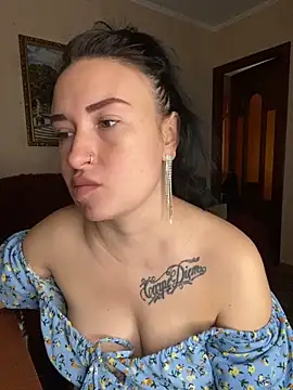 Snapshot of Roxana_Bell chatting on 05/16/26, 10:47 Roxana Bell online show from 05/16/26, 10:47