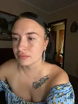 Snapshot of Roxana_Bell chatting on 06/13/26, 11:41 Roxana Bell online show from 06/13/26, 11:41