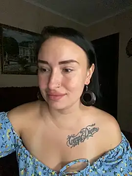 Snapshot of Roxana_Bell chatting on 06/19/26, 08:01 Roxana Bell online show from 06/19/26, 08:01