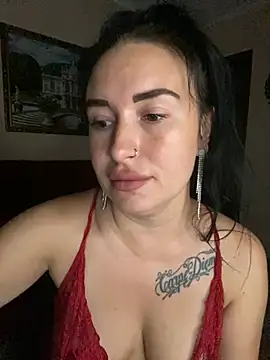 Snapshot of Roxana_Bell chatting on 07/05/26, 04:25 Roxana Bell online show from 07/05/26, 04:25