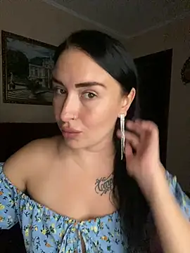 Snapshot of Roxana_Bell chatting on 07/06/26, 06:43 Roxana Bell online show from 07/06/26, 06:43