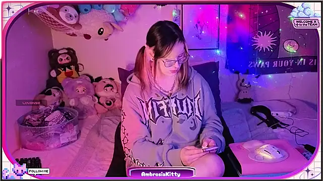 Snapshot of AmbrosiaKitty chatting on 05/21/26, 10:44 AmbrosiaKitty online show from 05/21/26, 10:44