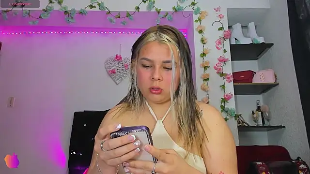 Snapshot of little_tifanny82 chatting on 12/09/24, 02:17 little tifanny82 online show from 12/09/24, 02:17