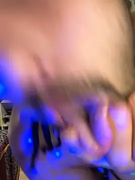 Snapshot of BobbyQ29 chatting on 11/27/25, 04:47 BobbyQ29 online show from 11/27/25, 04:47