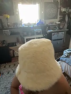 Snapshot of BobbyQ29 chatting on 03/04/26, 04:02 BobbyQ29 online show from 03/04/26, 04:02