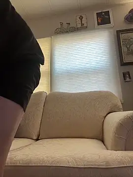 Snapshot of BobbyQ29 chatting on 03/10/26, 03:17 BobbyQ29 online show from 03/10/26, 03:17