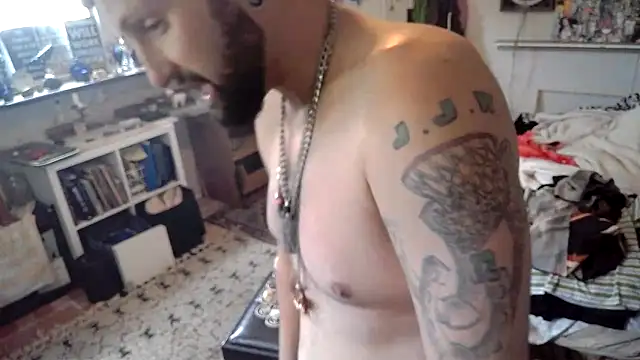 Snapshot of BobbyQ29 chatting on 04/01/26, 08:39 BobbyQ29 online show from 04/01/26, 08:39