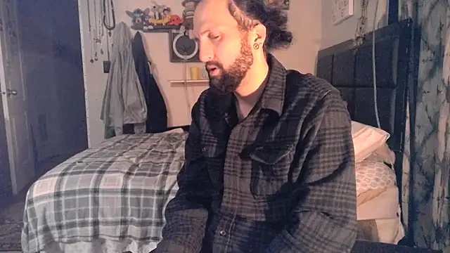 Snapshot of BobbyQ29 chatting on 04/03/26, 10:02 BobbyQ29 online show from 04/03/26, 10:02