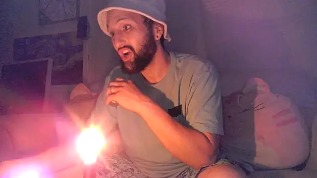 Snapshot of BobbyQ29 chatting on 04/13/26, 03:23 BobbyQ29 online show from 04/13/26, 03:23