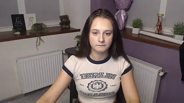 Snapshot of Caramel_bunny chatting on 12/10/24, 02:06 Caramel bunny online show from 12/10/24, 02:06