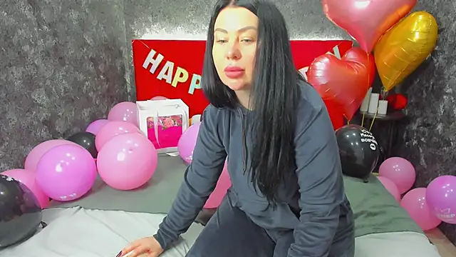 LayaFlow online show from 02/09/25, 12:41