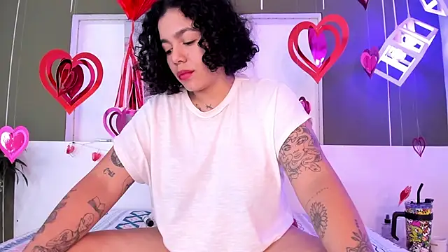 Snapshot of Alexxxholy chatting on 02/15/25, 08:22 Alexxxholy online show from 02/15/25, 08:22