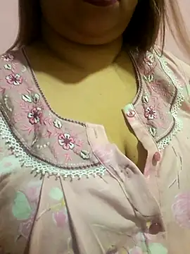 Snapshot of Ravina_patil1 chatting on 07/06/26, 03:14 Ravina patil1 online show from 07/06/26, 03:14
