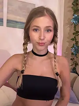 LunaRase online show from 02/20/25, 02:24