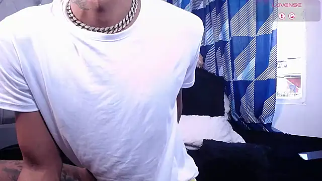 Snapshot of TysonWalkers chatting on 12/02/24, 01:13 TysonWalkers online show from 12/02/24, 01:13