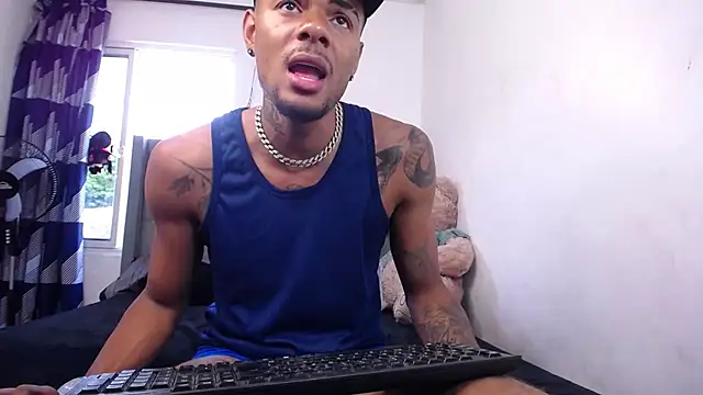 Snapshot of TysonWalkers chatting on 01/13/25, 05:23 TysonWalkers online show from 01/13/25, 05:23