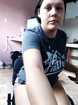 Snapshot of Ariakris chatting on 05/18/26, 04:02 Ariakris online show from 05/18/26, 04:02