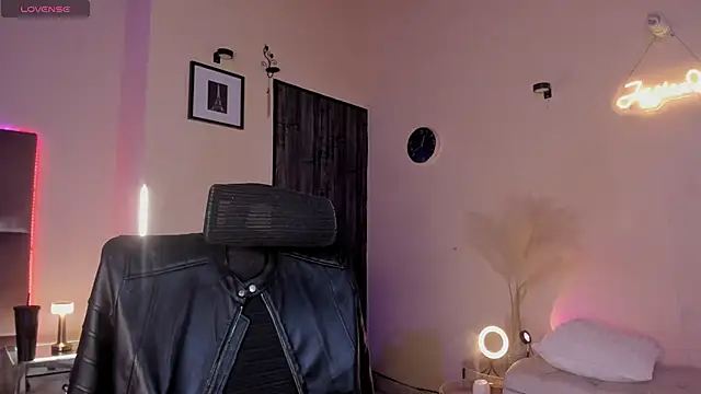 Snapshot of Jess_Collen chatting on 04/20/26, 05:43 Jess Collen online show from 04/20/26, 05:43