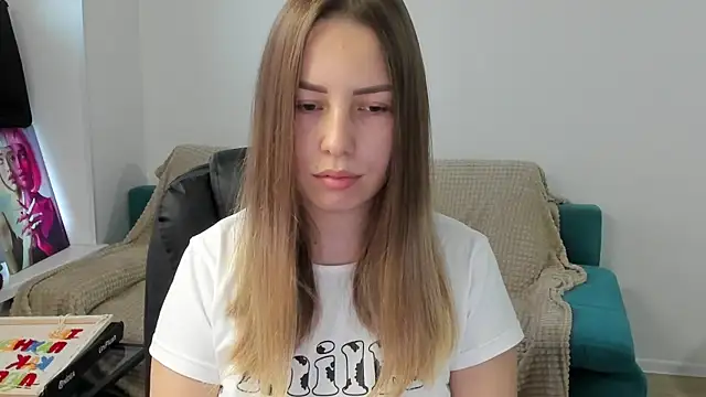 Mia shy1 online show from 12/15/25, 06:39