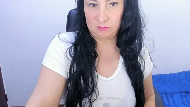 Snapshot of Ashyle chatting on 03/06/25, 03:13 Ashyle online show from 03/06/25, 03:13