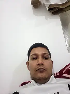 Snapshot of daddylove87 chatting on 11/29/25, 08:12 daddylove87 online show from 11/29/25, 08:12