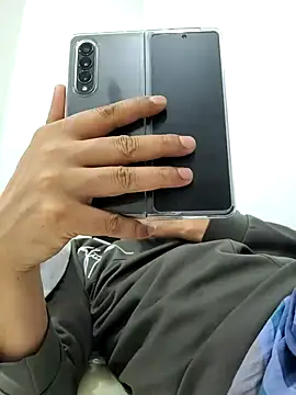 Snapshot of daddylove87 chatting on 12/15/25, 12:09 daddylove87 online show from 12/15/25, 12:09