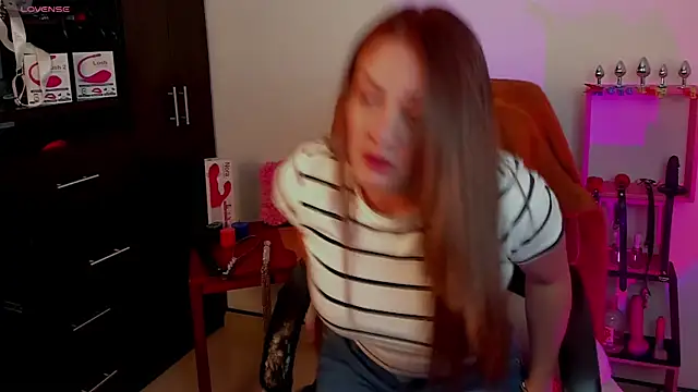 Snapshot of sara_goodgirl13 chatting on 12/19/24, 08:13 sara goodgirl13 online show from 12/19/24, 08:13