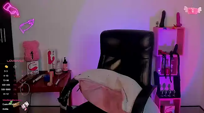 Snapshot of sara_goodgirl13 chatting on 02/02/25, 01:45 sara goodgirl13 online show from 02/02/25, 01:45