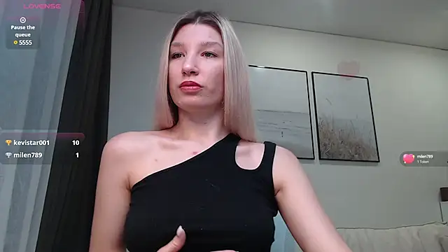 Snapshot of Linaa_Land chatting on 12/09/24, 09:39 Linaa Land online show from 12/09/24, 09:39