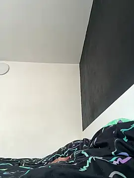 Snapshot of MikyVesela chatting on 03/19/26, 08:29 MikyVesela online show from 03/19/26, 08:29