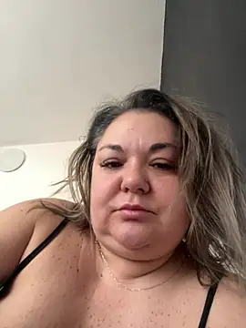 Snapshot of MikyVesela chatting on 03/21/26, 08:30 MikyVesela online show from 03/21/26, 08:30