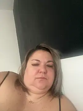 Snapshot of MikyVesela chatting on 04/02/26, 08:01 MikyVesela online show from 04/02/26, 08:01