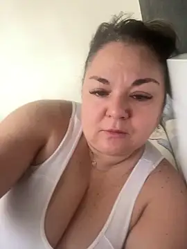 Snapshot of MikyVesela chatting on 04/20/26, 07:33 MikyVesela online show from 04/20/26, 07:33