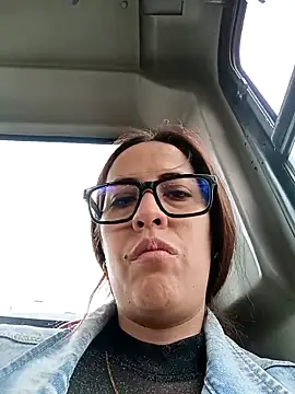 Snapshot of Lena-32 chatting on 02/21/25, 03:32 Lena-32 online show from 02/21/25, 03:32