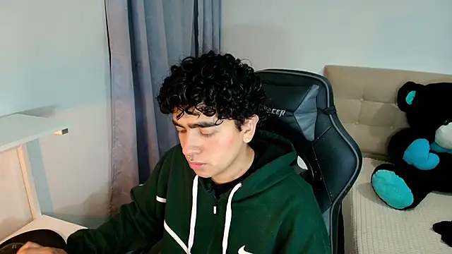 Snapshot of _nickconnor01 chatting on 12/10/24, 11:40 nickconnor01 online show from 12/10/24, 11:40