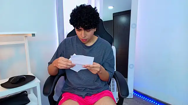 Snapshot of _nickconnor01 chatting on 01/14/25, 08:04 nickconnor01 online show from 01/14/25, 08:04