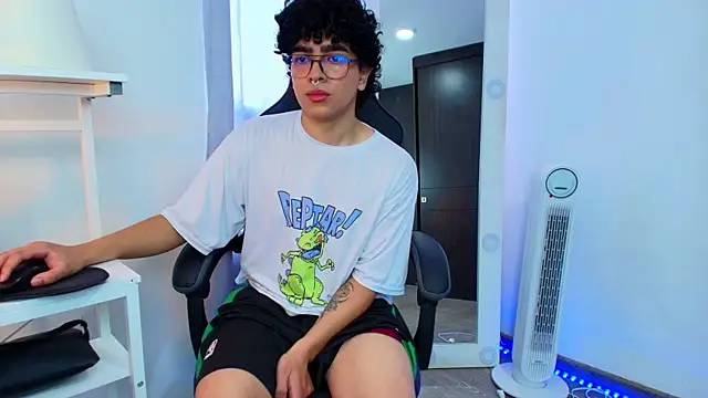 Snapshot of _nickconnor01 chatting on 01/15/25, 04:21 nickconnor01 online show from 01/15/25, 04:21