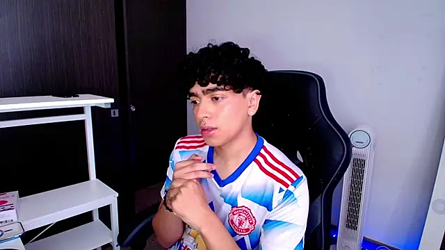 Snapshot of _nickconnor01 chatting on 01/31/25, 06:03 nickconnor01 online show from 01/31/25, 06:03