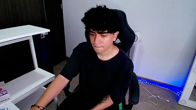 Snapshot of _nickconnor01 chatting on 02/03/25, 08:35 nickconnor01 online show from 02/03/25, 08:35