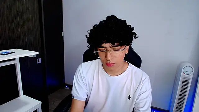 Snapshot of _nickconnor01 chatting on 02/06/25, 07:40 nickconnor01 online show from 02/06/25, 07:40