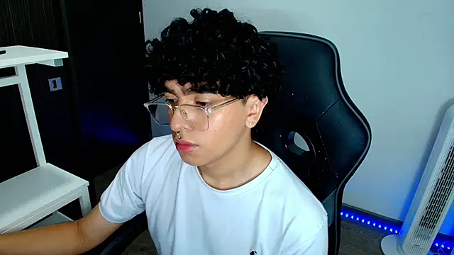 Snapshot of _nickconnor01 chatting on 02/06/25, 10:43 nickconnor01 online show from 02/06/25, 10:43