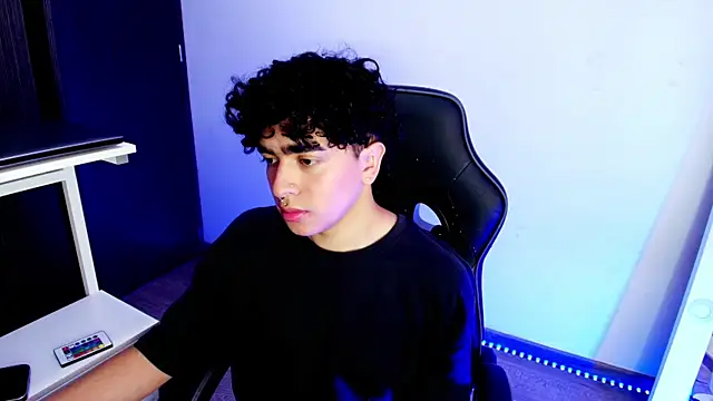 Snapshot of _nickconnor01 chatting on 02/11/25, 07:05 nickconnor01 online show from 02/11/25, 07:05