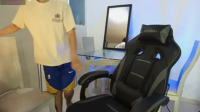 Snapshot of _nickconnor01 chatting on 11/11/25, 03:06 nickconnor01 online show from 11/11/25, 03:06