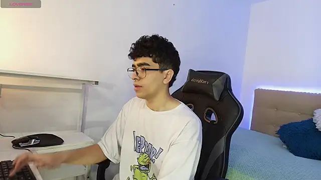 Snapshot of _nickconnor01 chatting on 11/14/25, 04:33 nickconnor01 online show from 11/14/25, 04:33