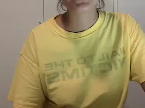 Snapshot of isabellalisa chatting on 02/12/25, 03:18 isabellalisa online show from 02/12/25, 03:18