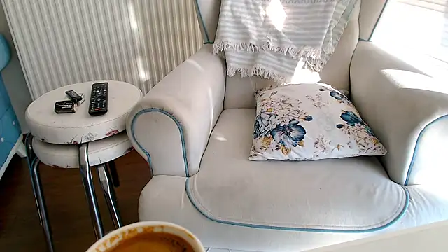 Snapshot of Topmodell chatting on 01/07/25, 11:37 Topmodell online show from 01/07/25, 11:37