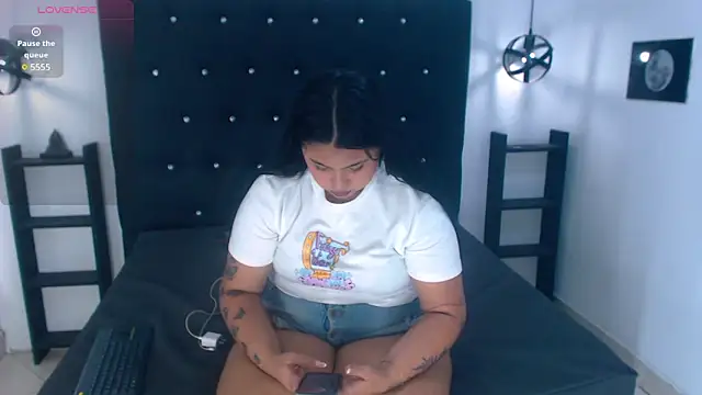 Snapshot of Mels_ chatting on 02/20/25, 10:26 Mels online show from 02/20/25, 10:26