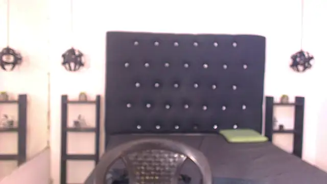 Snapshot of Mels_ chatting on 04/21/26, 07:06 Mels online show from 04/21/26, 07:06